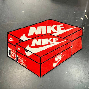 Sneakerbox cutout vloerkleed - OG Nike box - rood - Sneaker Essentials