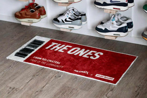 Gepersonaliseerde THE ONES vloerkleed 45x100cm - Sneaker Essentials