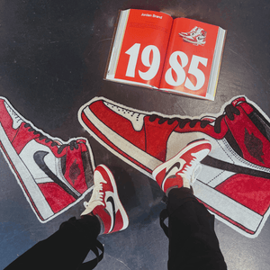 Uniek Op Maat Gemaakt Sneaker Vloerkleed - Verander je favoriete sneaker in een cutout! - Sneaker Essentials