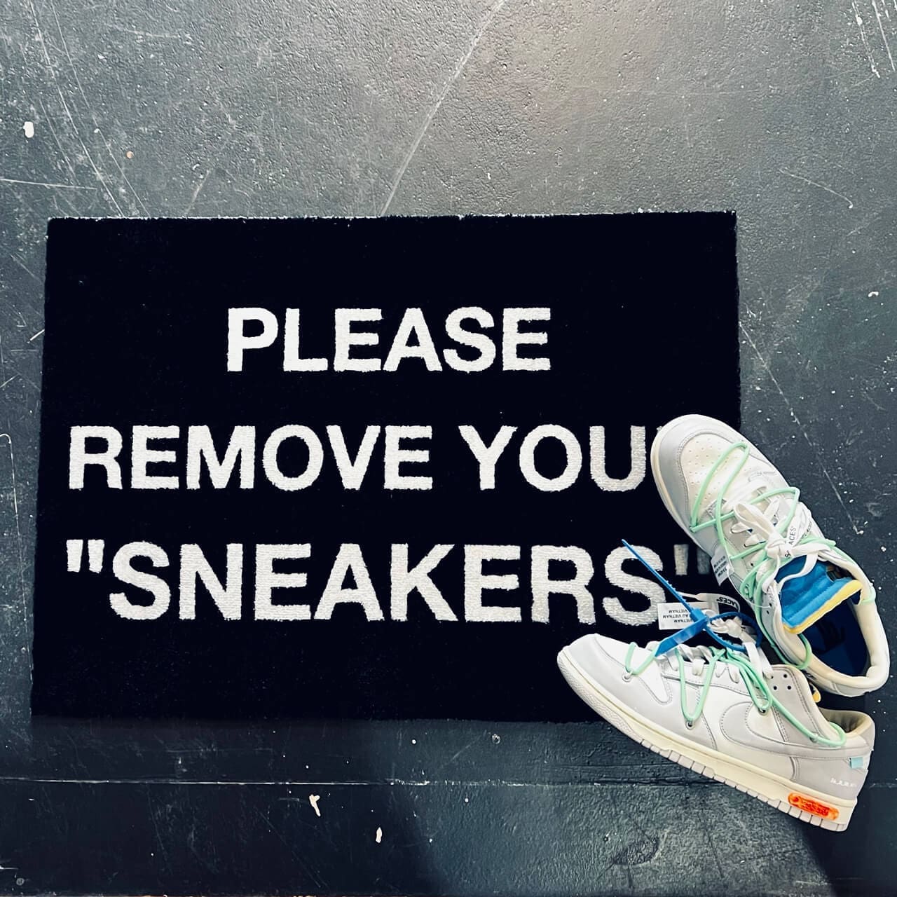 please remove your sneakers