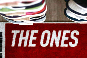 Gepersonaliseerde THE ONES vloerkleed 45x100cm - Sneaker Essentials
